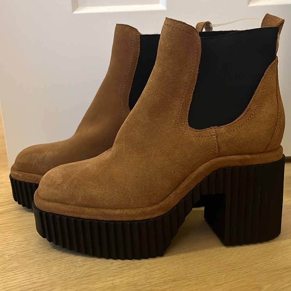 Gianni Bini Ryker Sole Lug sole suede platform booties black. Brown size 7.5